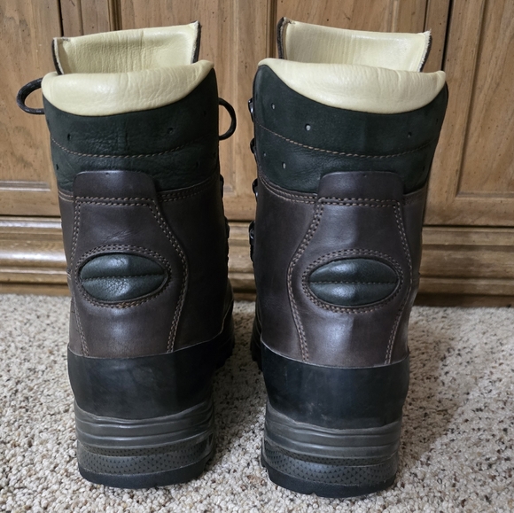 Lowa Men's Baffin Pro Brown Hiking Boots - Picture 3 of 11